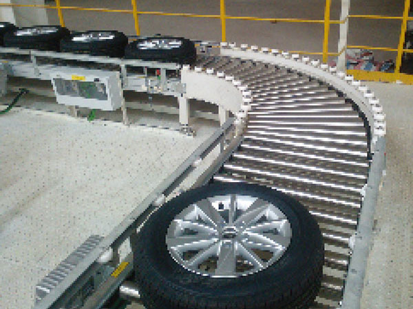 Turning roller conveyor